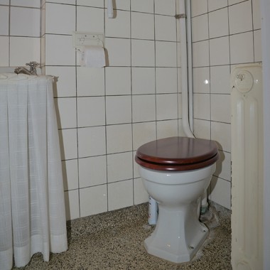 Renovering med Geberit ONE, gammelt gæstetoilet (© Skov)