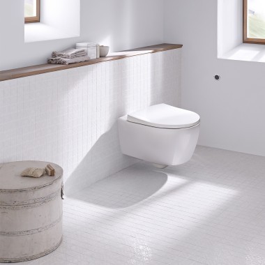 Geberit care-WC med fjernbetjent skyllestyring