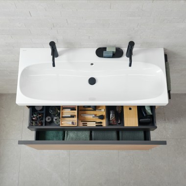 Geberit iCon washbasin cabinet with organisation system