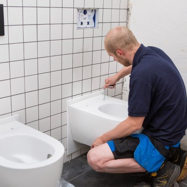 Sanitetsrummene var udstyret med Geberit ONE WC, som ikke kun scorer point for deres design, men også for deres hurtige installation (© Geberit)