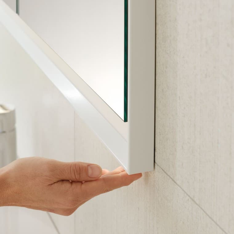 Simpel styring af Geberit ONE spejlskabet Simpel styring af Geberit ONE spejlskabet