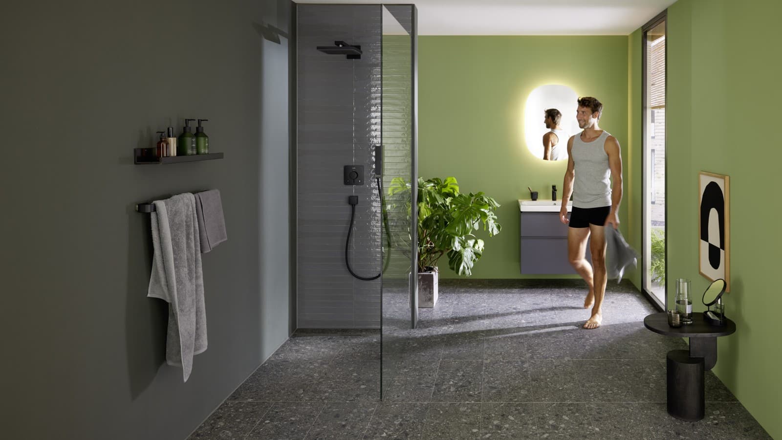Mand i badeværelse med Cleanline30 Mand i badeværelse med Cleanline30