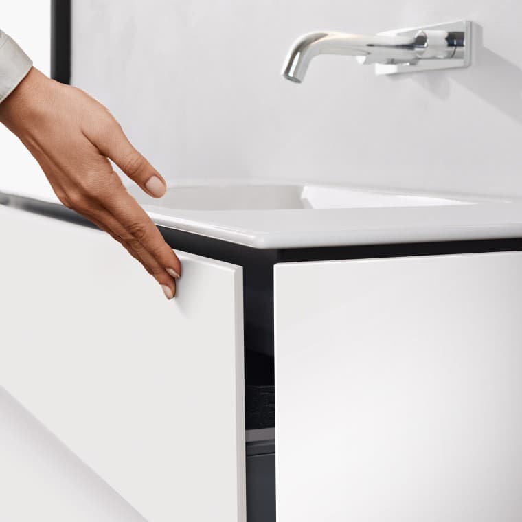Vaskeunderskab fra Geberit ONE med push-to-open-funktion Vaskeunderskab fra Geberit ONE med push-to-open-funktion