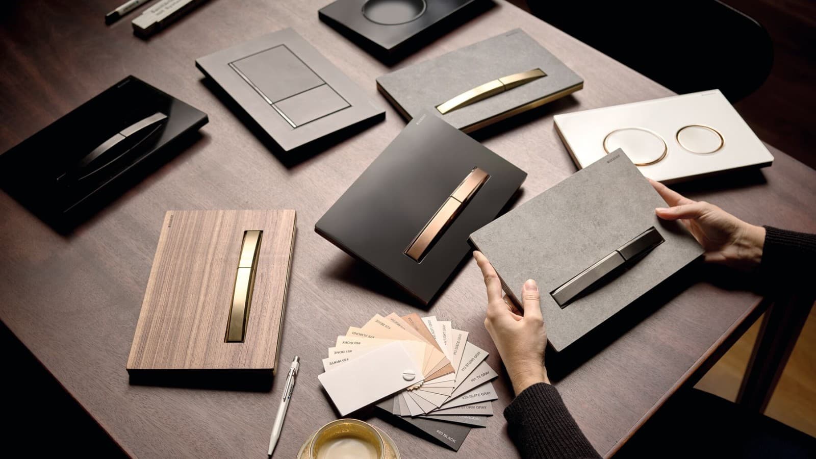 Udvalg af forskellige betjeningsplader Udvalg af forskellige betjeningsplader