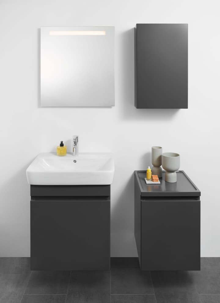 Option Basic spejl 60 cm og Renova badeværelsesserien (© Geberit) Option Basic spejl 60 cm og Renova badeværelsesserien (© Geberit)
