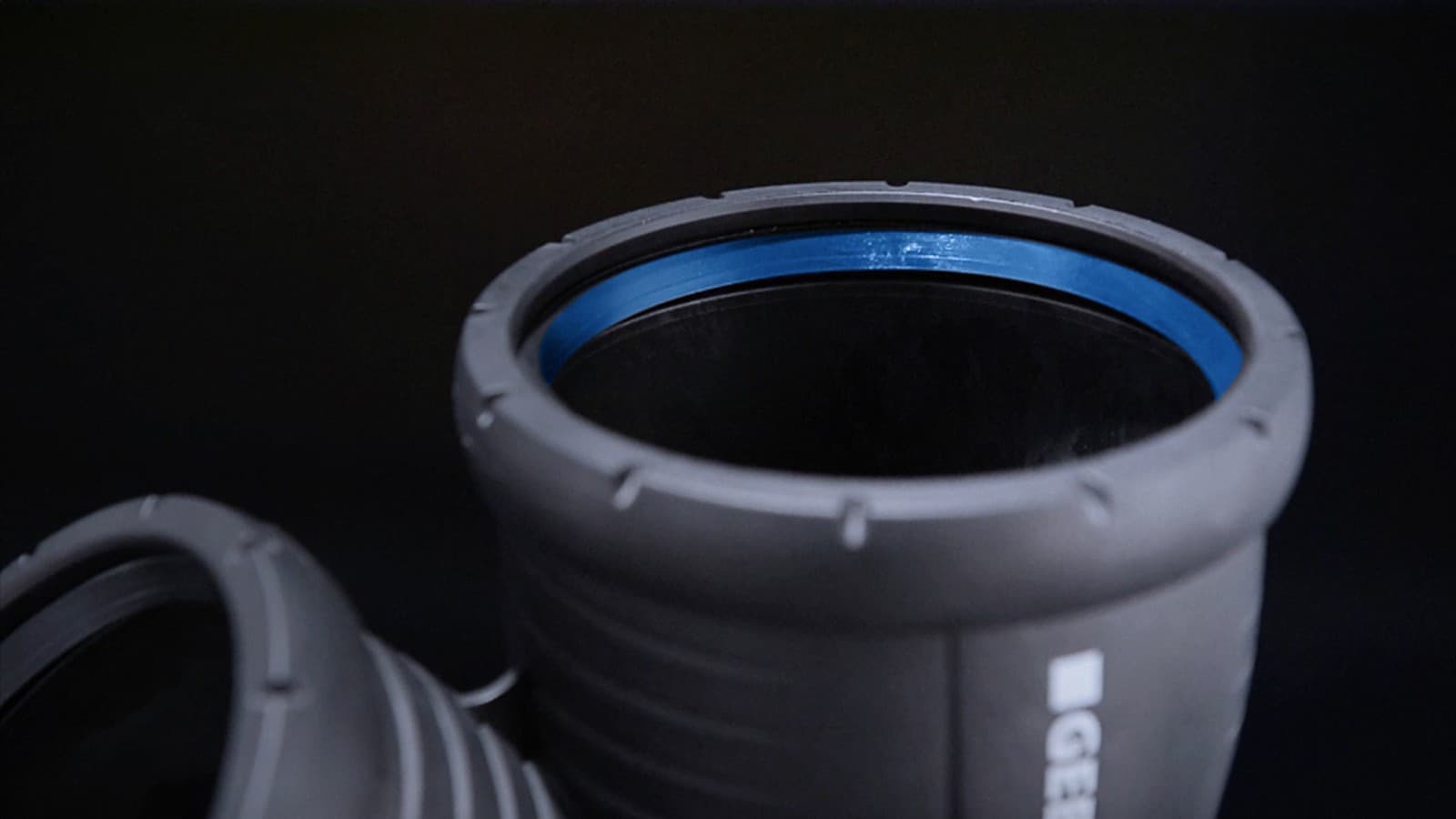 EPDM-tætninger: Tætte i årtier – selv under barske driftsforhold som forhøjede vandtemperaturer eller ved kontakt med husholdningskemikalier. EPDM-tætninger: Tætte i årtier – selv under barske driftsforhold som forhøjede vandtemperaturer eller ved kontakt med husholdningskemikalier.