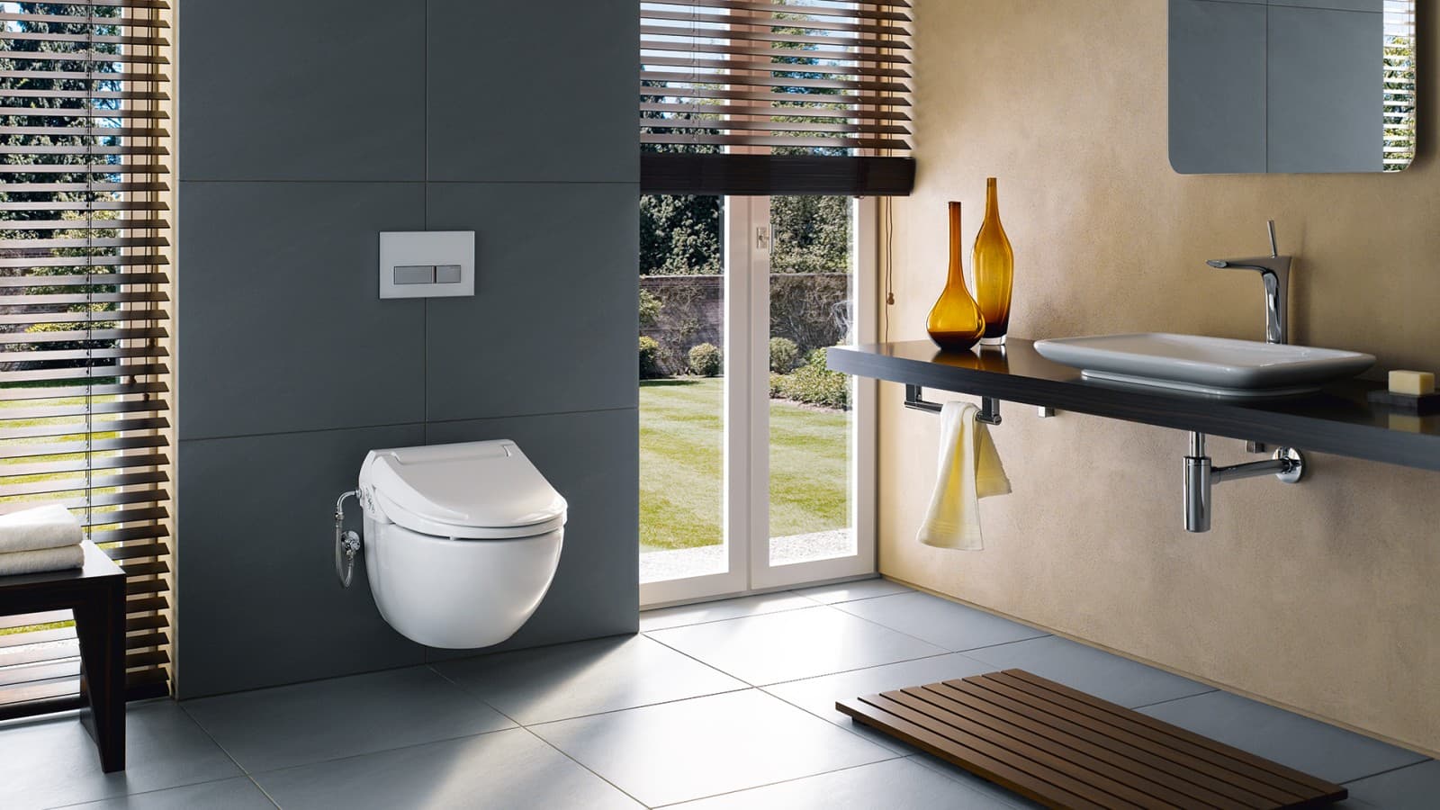 Geberit AquaClean 4000 i et badeværelse Geberit AquaClean 4000 i et badeværelse