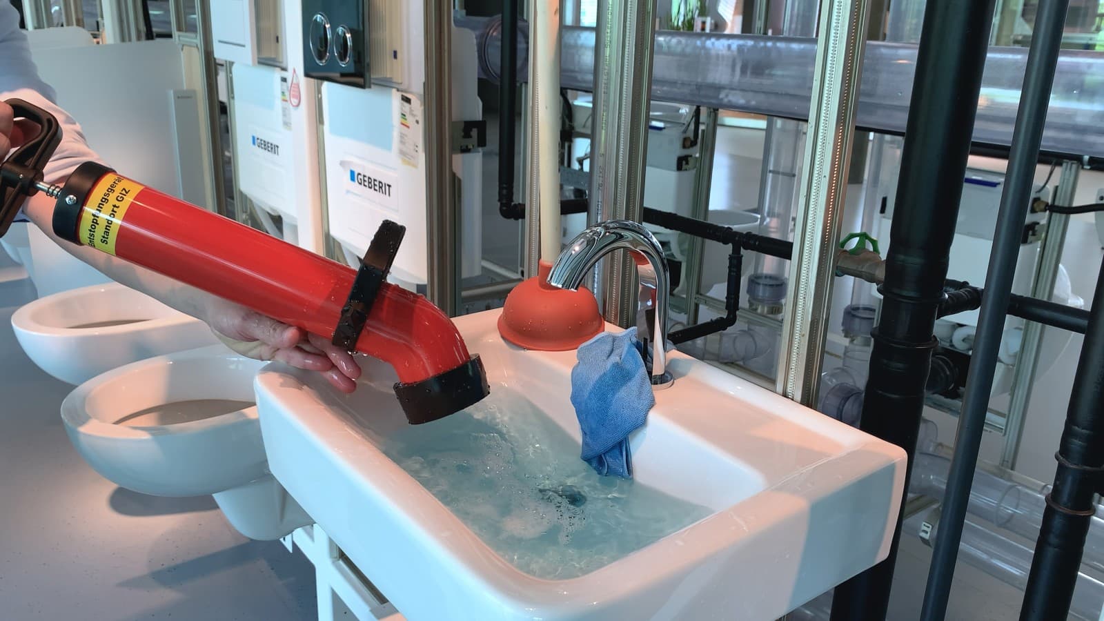 Et trykrørsrenser hjælper Et trykrørsrenser hjælper