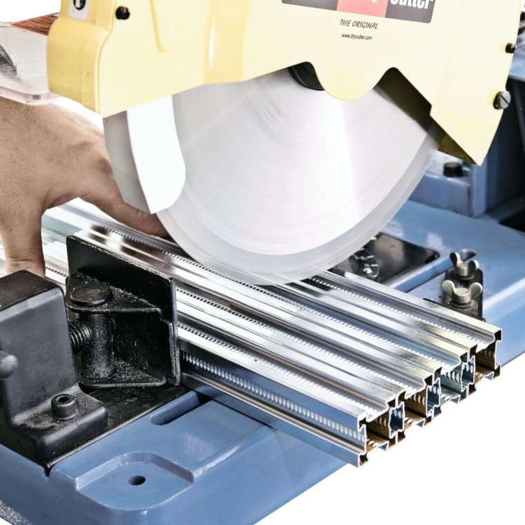 1. Effektiv og økonomisk: Flere profiler kan skæres samtidig. Dette sparer tid. 1. Effektiv og økonomisk: Flere profiler kan skæres samtidig. Dette sparer tid.