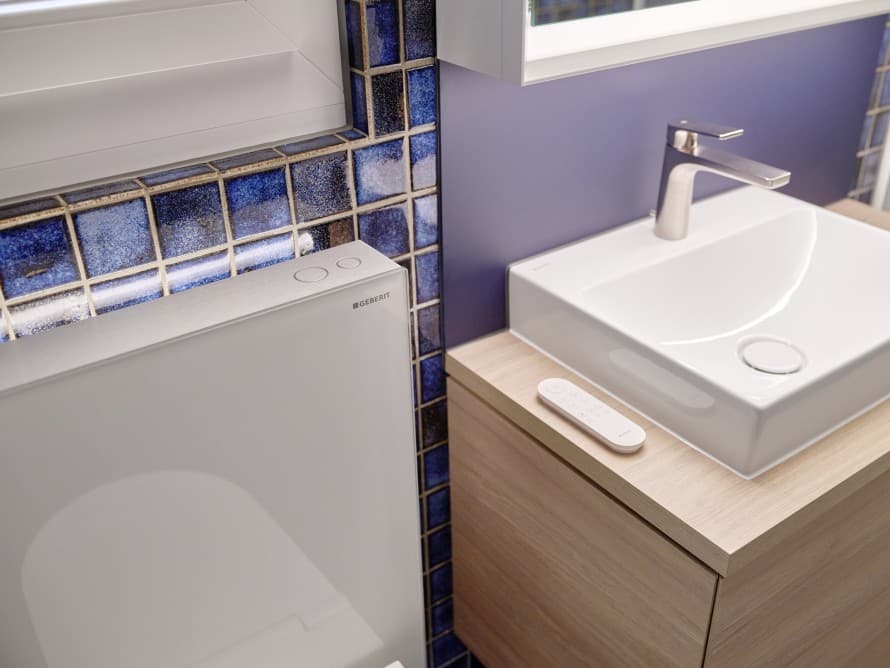 Monolith Plus-versionen tilbyder ekstra funktioner som LED-belysning og lugtudsugning (© Ben Huggler) Monolith Plus-versionen tilbyder ekstra funktioner som LED-belysning og lugtudsugning (© Ben Huggler)