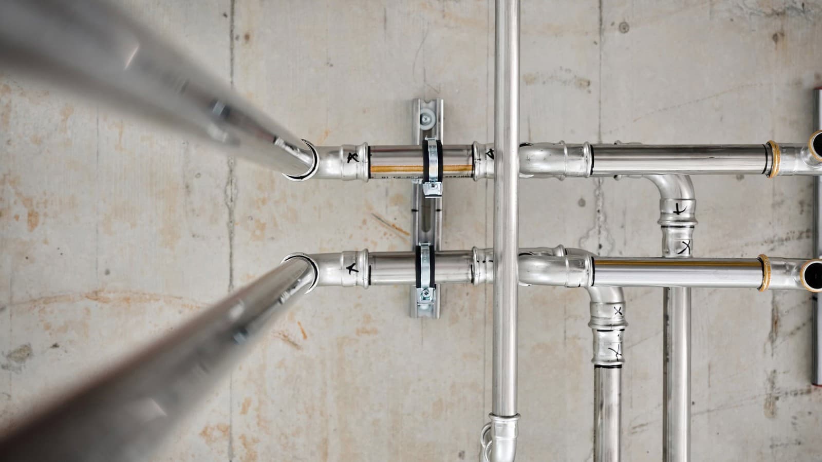Geberit Mapress Therm blev anvendt i AMF-logistikcenteret til trykluft- og varmeinstallationer. Geberit Mapress Therm blev anvendt i AMF-logistikcenteret til trykluft- og varmeinstallationer.