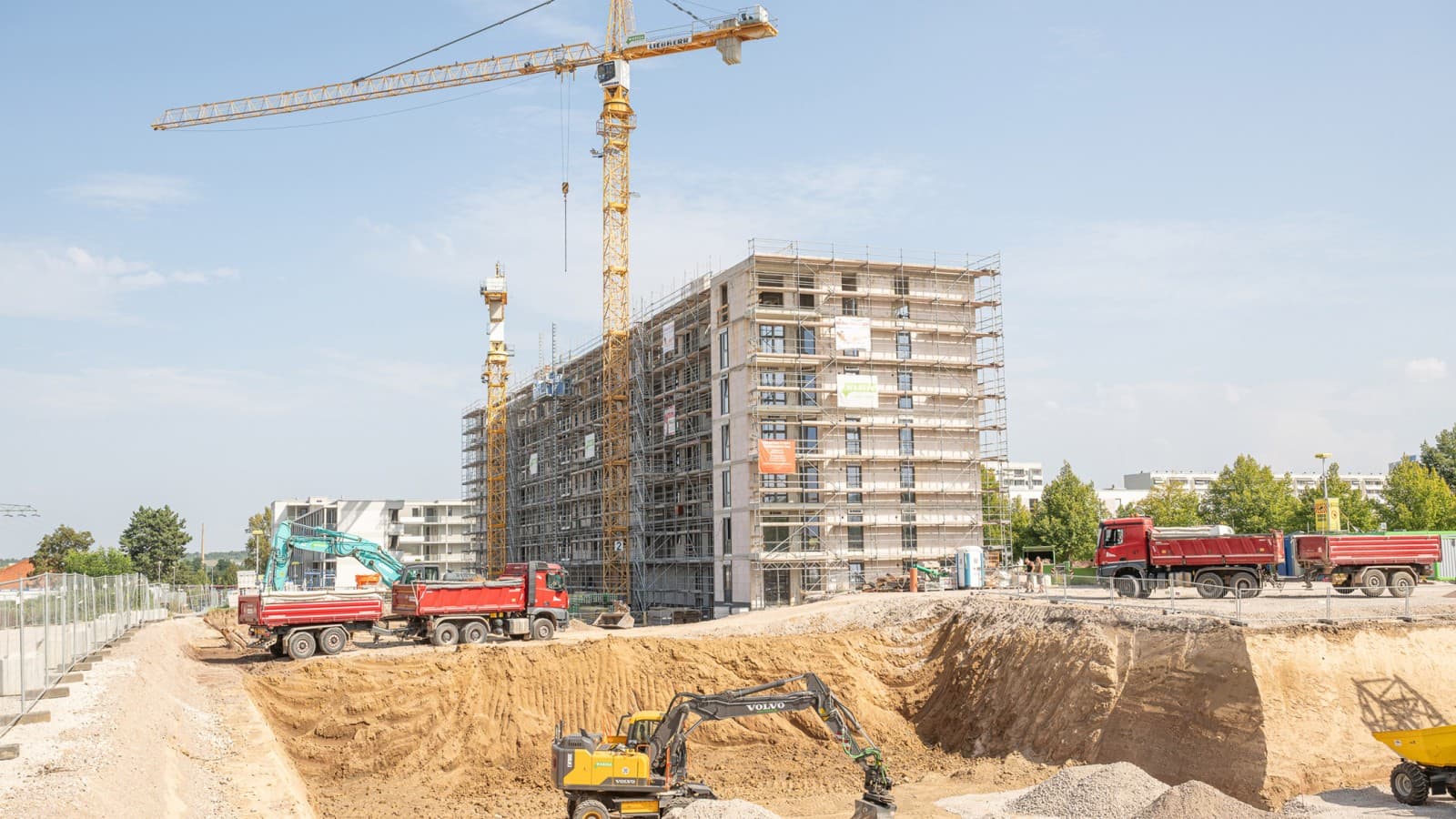 Som en del af boligprojektet Europakarree Erfurt er der opført omkring 600 moderne ejerboliger, lejeboliger og almene boliger af høj kvalitet Som en del af boligprojektet Europakarree Erfurt er der opført omkring 600 moderne ejerboliger, lejeboliger og almene boliger af høj kvalitet