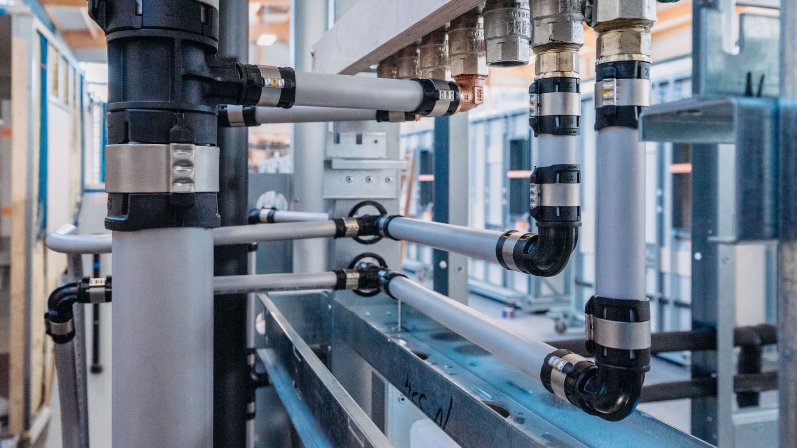 Presseindikatoren falder af under presningen, så pressede forbindelser er tydeligt synlige. Presseindikatoren falder af under presningen, så pressede forbindelser er tydeligt synlige.