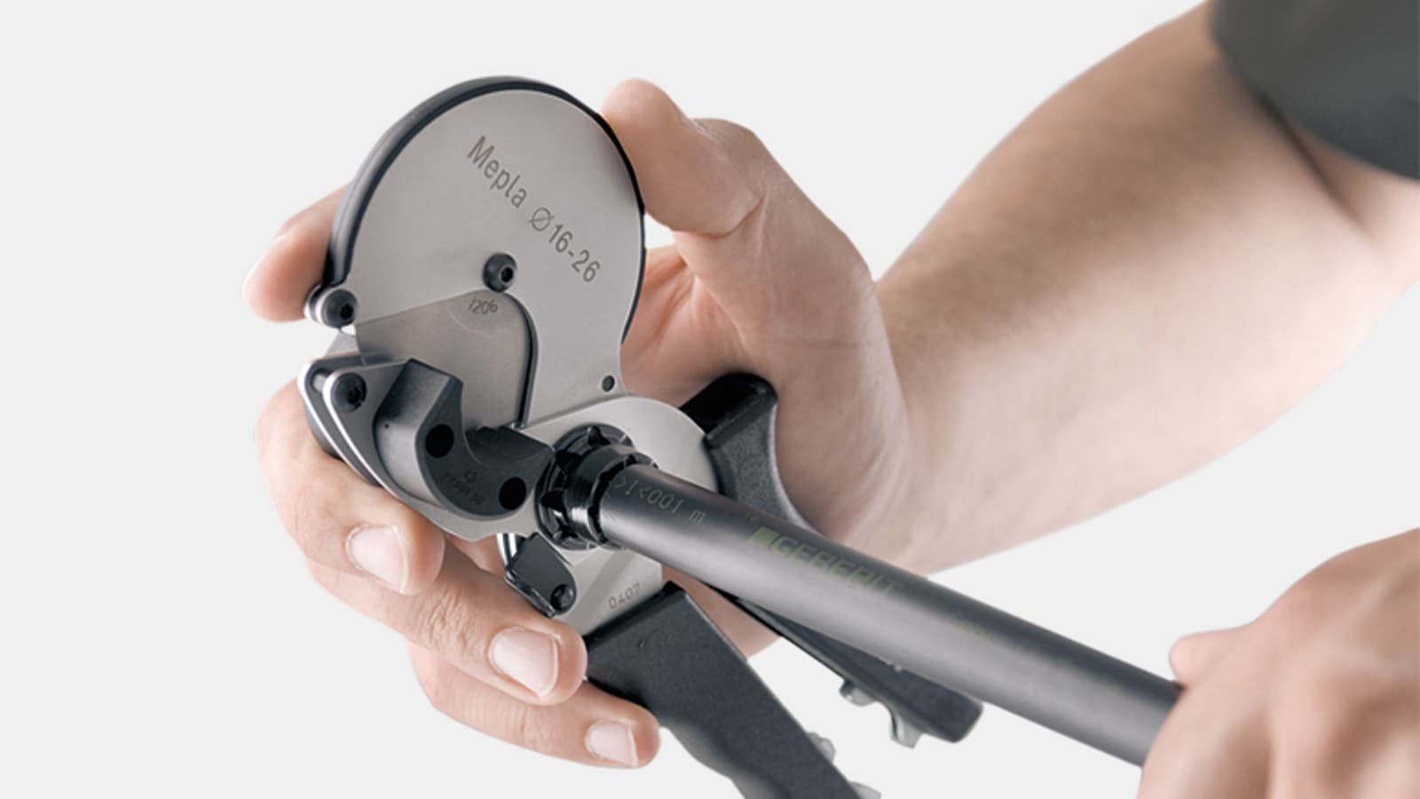 Tilskæring og afgratning med ét værktøj Tilskæring og afgratning med ét værktøj